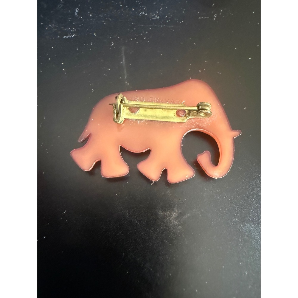 Vintage BD Denmark Elephant Brooch Salmon Resin Rhinestone Eye Danish Modern - Picture 3 of 5